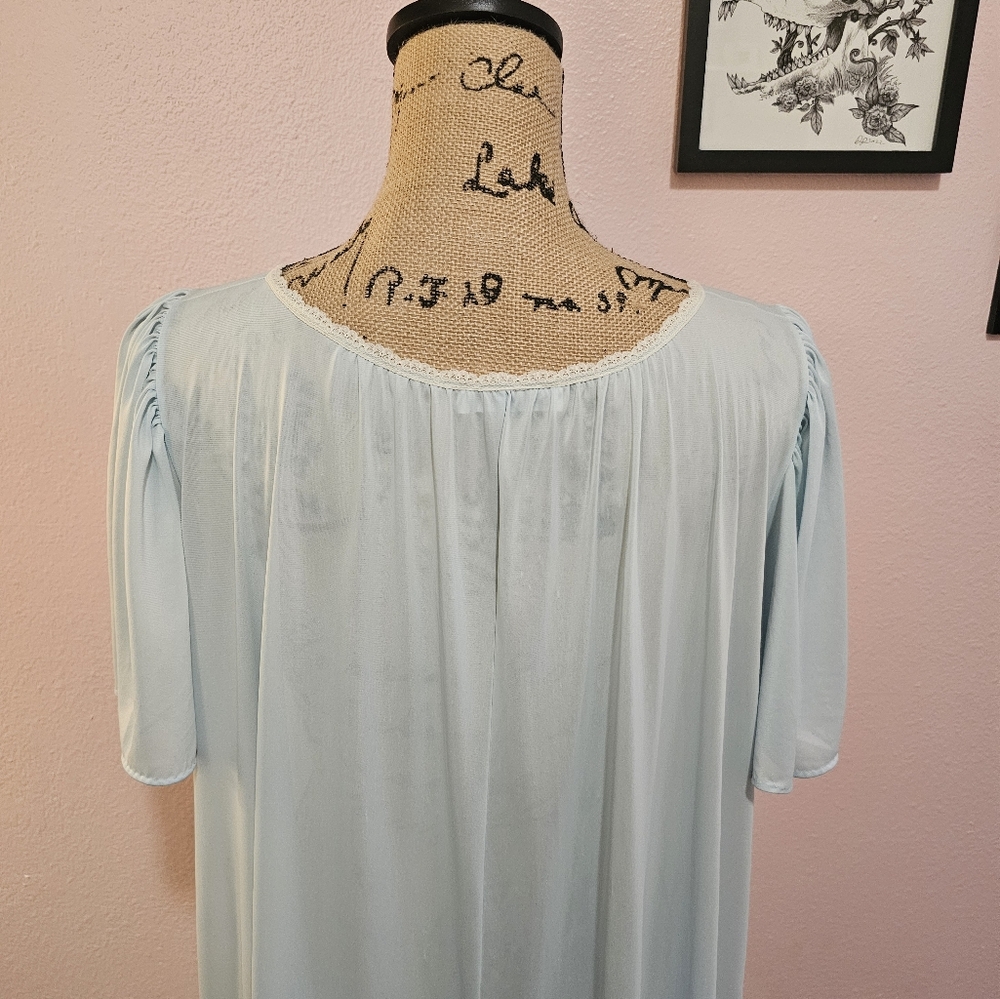 Beautiful Silky Smooth Vintage Nightgown - Picture 10 of 12
